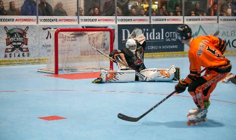 Una parata di Laner nel primo tempo di Asiago-Legnaro. Foto della societ&agrave; Asiago Vipers