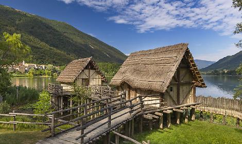 Revine Lago, al Livelet una domenica tra preistoria e mattoncini Lego