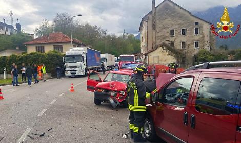 Incidente stradale a Ponte nelle Alpi: coinvolti due auto e un mezzo pesante sulla SS 51 Alemagna