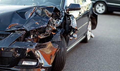 Veneziano, incidente sulla Regionale 74: auto finisce nel campo, conducente ferito