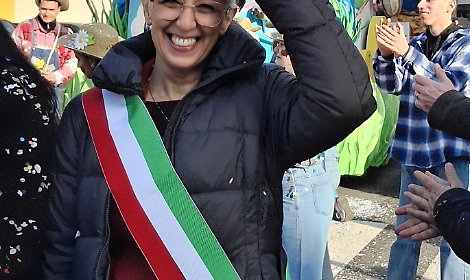 Stanghella, nuovi attacchi alla sindaca: scritte sessiste e auto vandalizzata