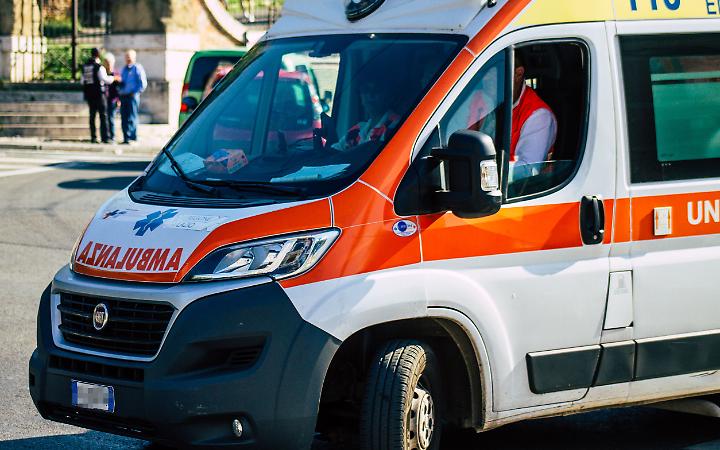 Operaio di 29 anni rimane schiacciato tra un macchinario e un furgone a Grisignano di Zocco