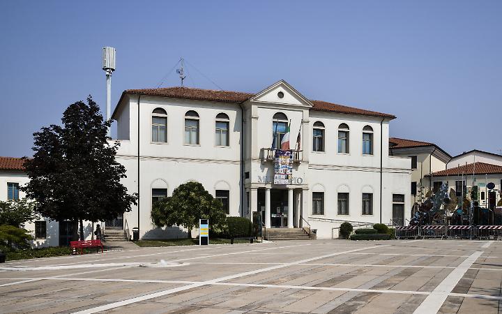 Bonus bollette: 300 euro extra per i dipendenti comunali di Montegrotto