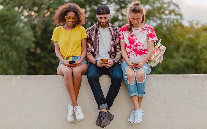 Scuole superiori polesane, stop ai cellulari: Adria fa scuola con armadietti elettronici ed educazione digitale