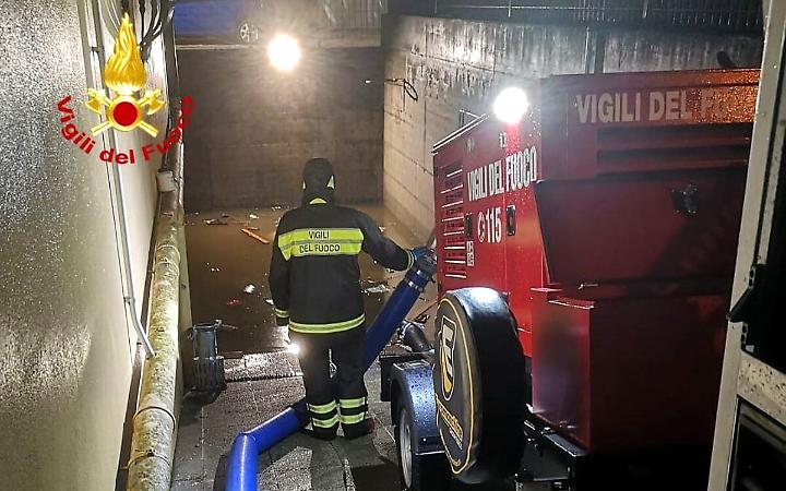 Vigili del fuoco al lavoro per il maltempo (2)