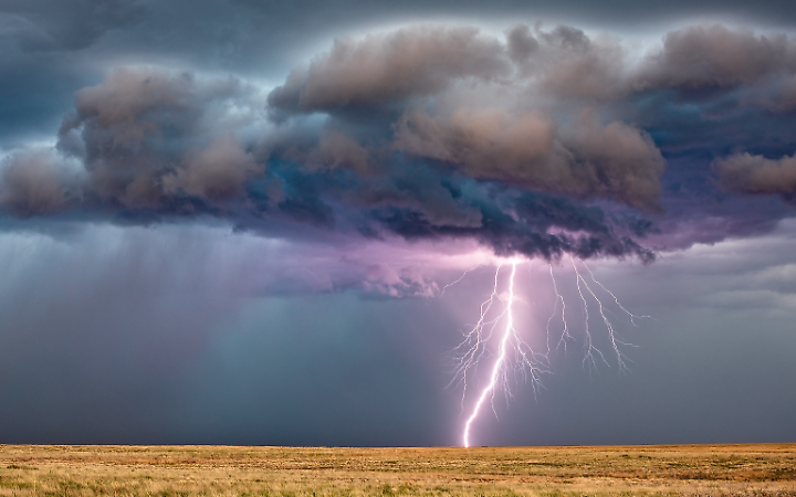 San Valentino bagnato: allerta gialla per acqua alta lungo la costa friulana