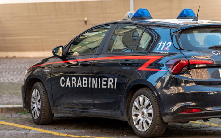 Reana del Rojale, tenta di uscire con abiti di lusso per 1.400 euro: denunciata 44enne