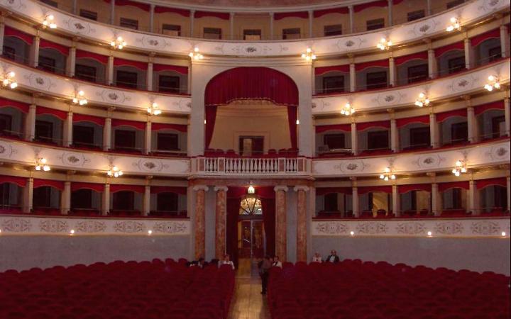 Venezia accoglie &ldquo;Mirandolina&rdquo;: Goldoni riletta tra violenza di genere e resistenza femminile