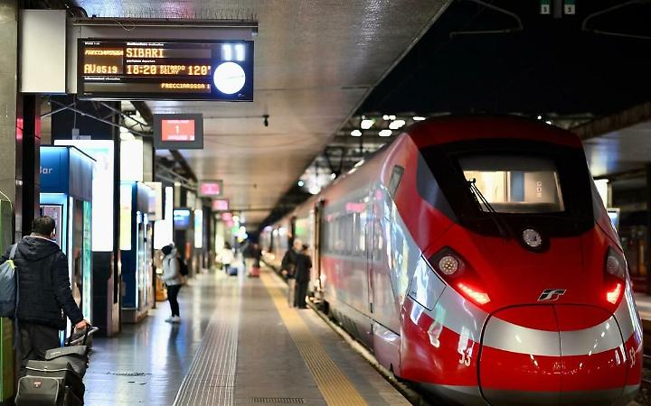 Dramma sui binari di Monfalcone: uomo travolto da un treno, traffico ferroviario paralizzato