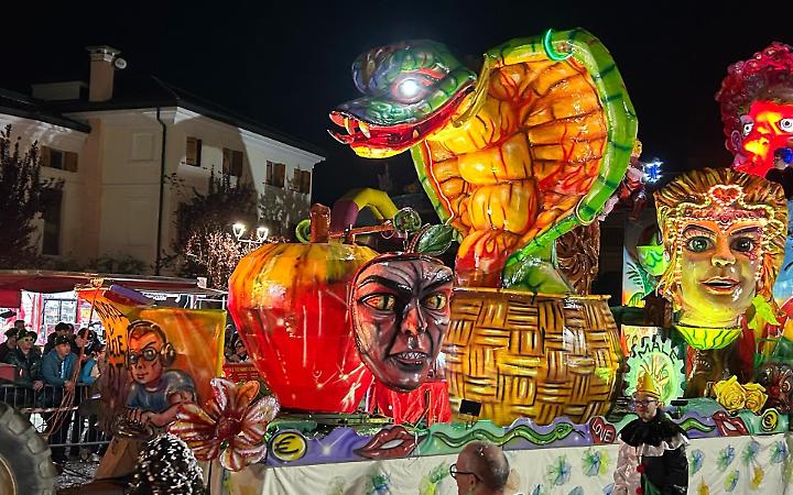 Carnevale trentino: tra tradizione, sfilate e sapori locali da Rovereto a Madonna di Campiglio
