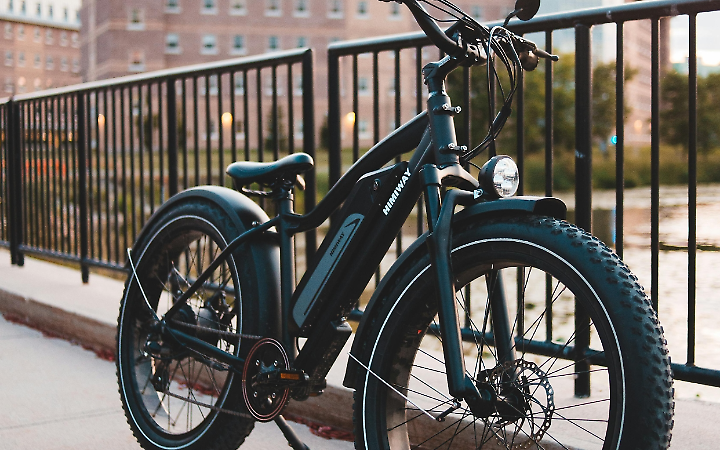 Mori, torna la &ldquo;banda dei garage&rdquo;: rubate bici elettriche