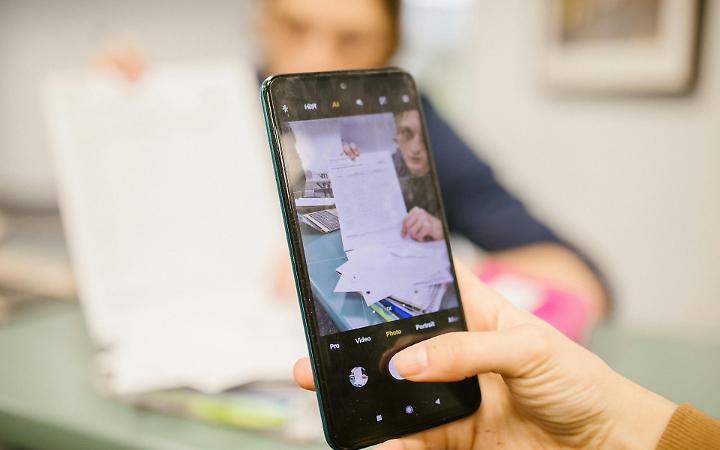 Basta notifiche, pi&ugrave; relazioni: insegnanti chiedono il divieto dei social per gli under 16