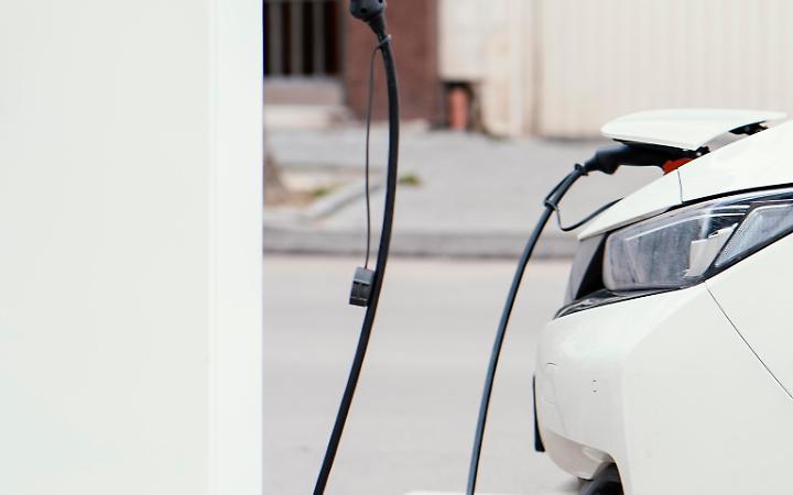 Rovigo: nuovo servizio di ricarica rapida per auto elettriche al centro commerciale La Fattoria