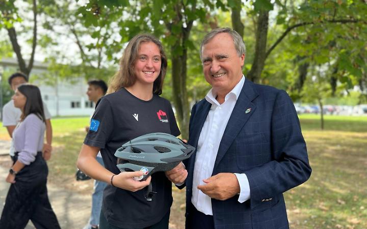 Il sindaco Brugnaro in visita agli studenti coinvolti nell'iniziativa