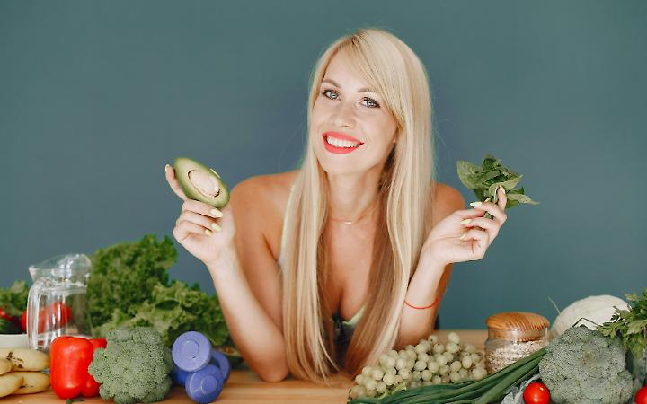 La sostenibilit&agrave; nel piatto: cosa c&rsquo;&egrave; davvero dietro i cibi &ldquo;green&rdquo;