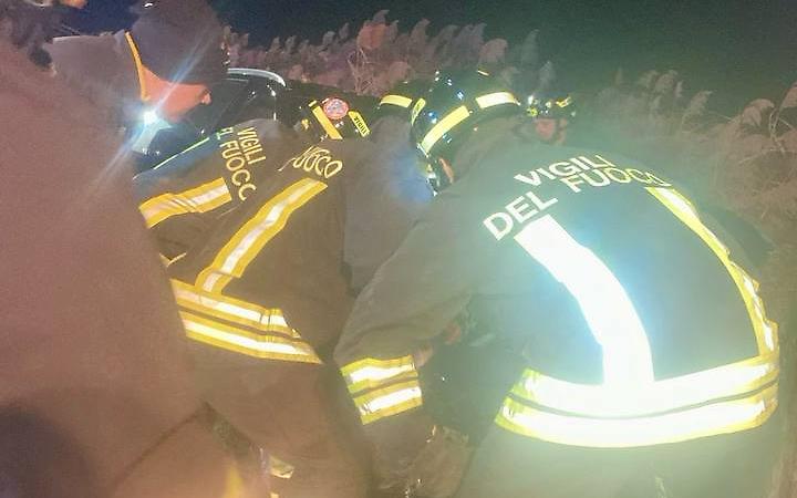 San Stino di Livenza, auto si schianta contro un platano: deceduta una 56enne