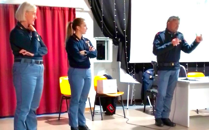 Jesolo, la Polizia di Stato incontra gli anziani per prevenire le truffe