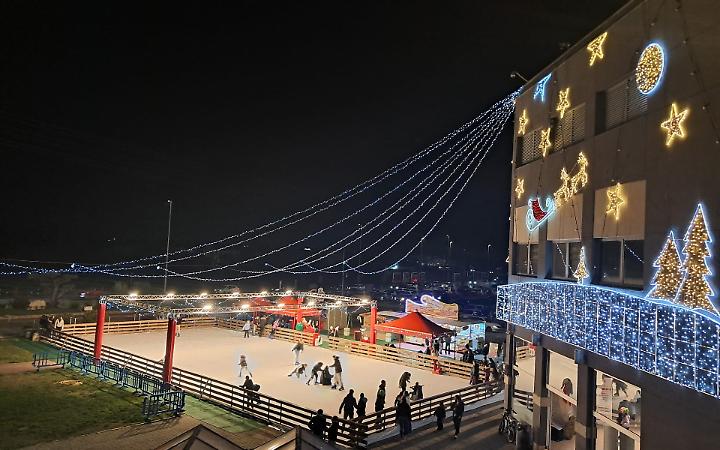 Aperta a Piove una pista di ghiaccio di 500 metri quadrati