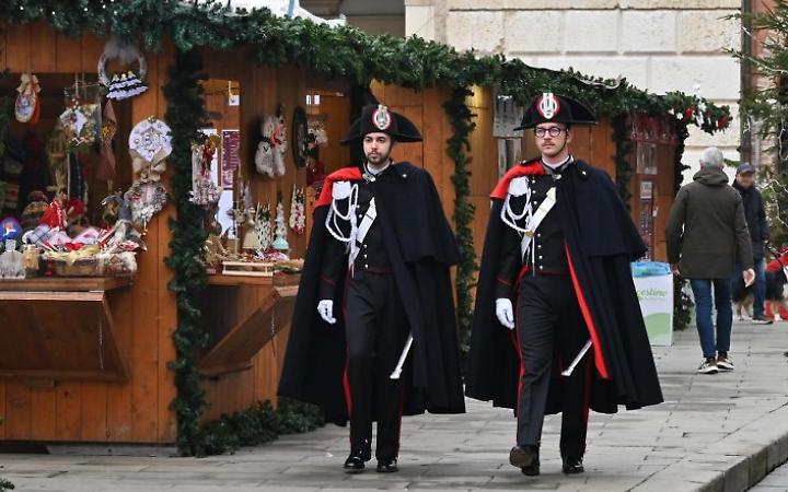 Due Carabinieri in Grande Uniforme
