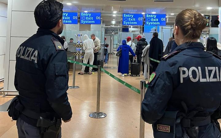 Due ricercati arrestati all&rsquo;aeroporto Marco Polo di Venezia: operazione della Polizia di Stato