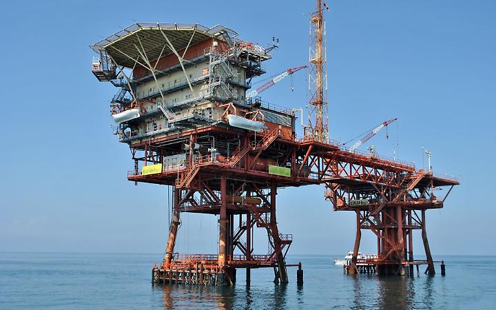 Trivella sul mare Adriatico