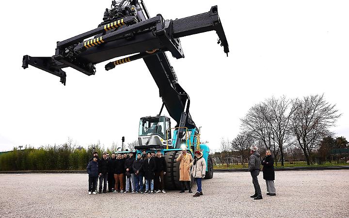 Una classe dell'ITS in visita all'interporto