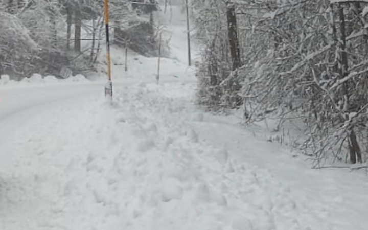La strada durante la nevicata