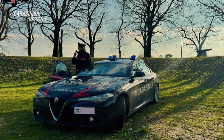 Hashish nel parco pubblico: arrestato 25enne dopo il tentativo di fuga