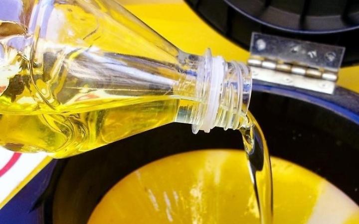 Olio esausto, foto di repertorio