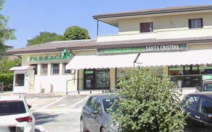 La farmacia svaligiata