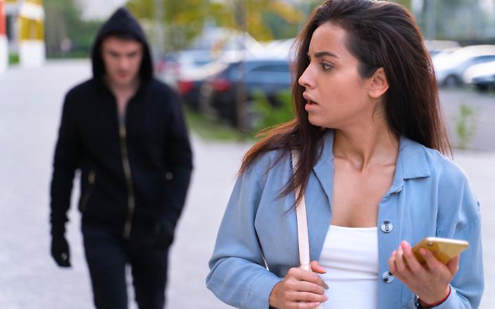 Non accetta la fine della relazione e perseguita l&rsquo;ex: arrestato e trasferito in carcere