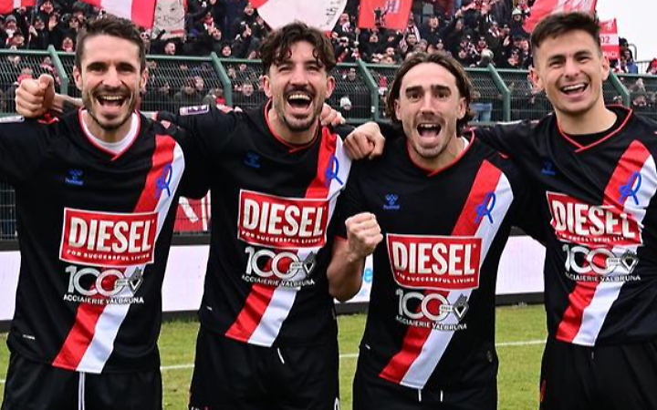 Il Vicenza travolge la Pro Patria: 4-0 e +17 sul Lecco