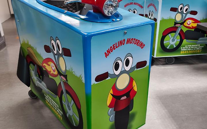 &ldquo;Angelino il motorino&rdquo; arriva in Chirurgia pediatrica: gioco e sorrisi contro la paura dell&rsquo;ospedale