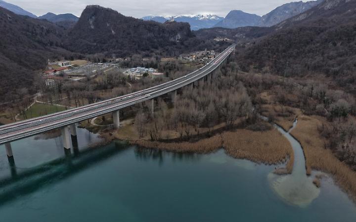 Cristina Guarda in visita al lago di Cavazzo: al via una procedura europea per tutelare l'ecosistema