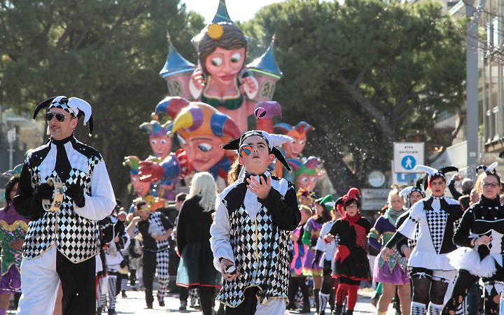 Carnevale Jesolano 2026: grande attesa per la sfilata dell&rsquo;8 marzo