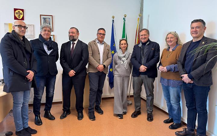 Scuola, la Citt&agrave; Metropolitana investe 2,2 milioni di euro per nuovi arredi