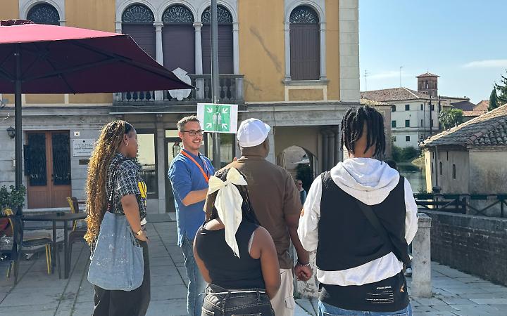 Turisti a Portogruaro nel 2025