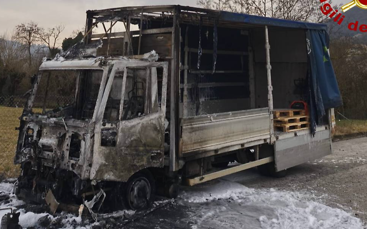 Incendio di un autocarro a Malo: intervento dei Vigili del Fuoco
