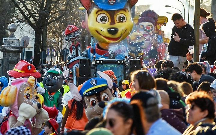 Carnevali di Marca: un weekend di colori, carri allegorici e festa per famiglie
