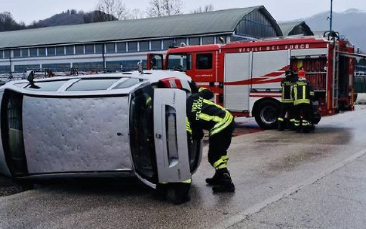 Incidente stradale a Follina: i Vigili del Fuoco estraggono una persona dalle lamiere