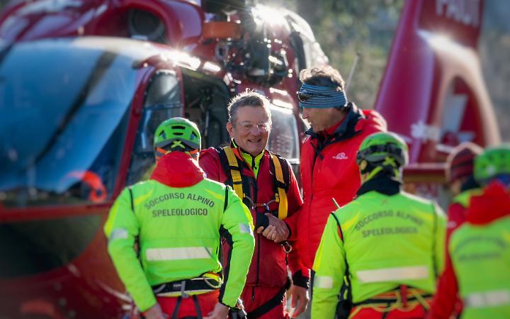 Valanga in Val Lasties, scialpinista sepolto: intervento di soccorso e bonifica in quota