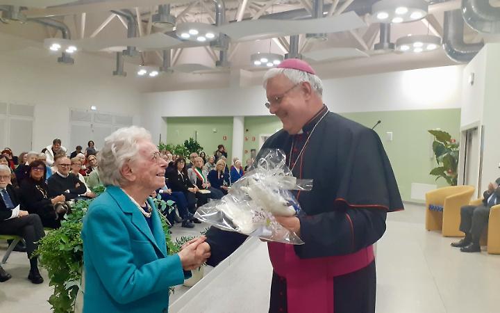 Monastier, a Villa delle Magnolie il vescovo Tomasi incontra gli "Eroi quotidiani della cura"