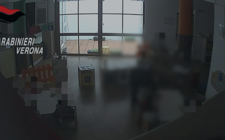 Maltrattamenti in un asilo nido del centro di Verona: misure interdittive per 5 educatrici