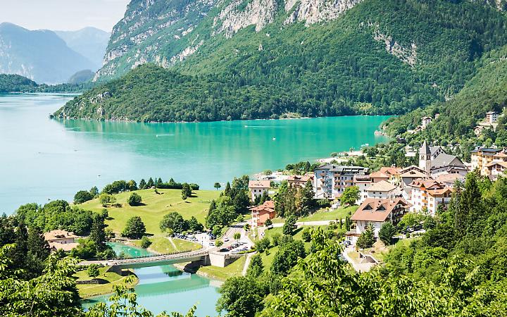 L'Atlantide delle Dolomiti: cosa si nasconde sul fondo del Lago di Molveno?