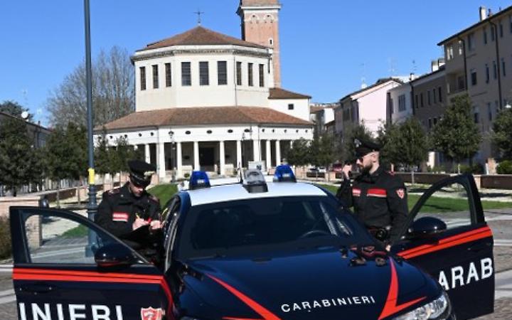 Rovigo, caos davanti ad un bar: uomo arrestato per resistenza e minacce a pubblico ufficiale