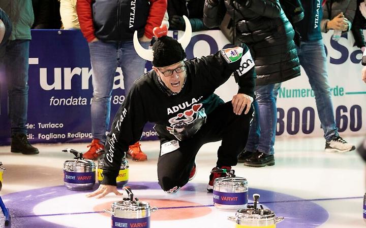 Una partita di curling bisi&agrave;c