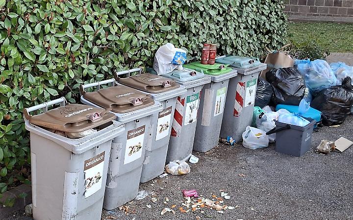 Stretta sui rifiuti, a Trento scattano le prime maxi-multe da mille euro