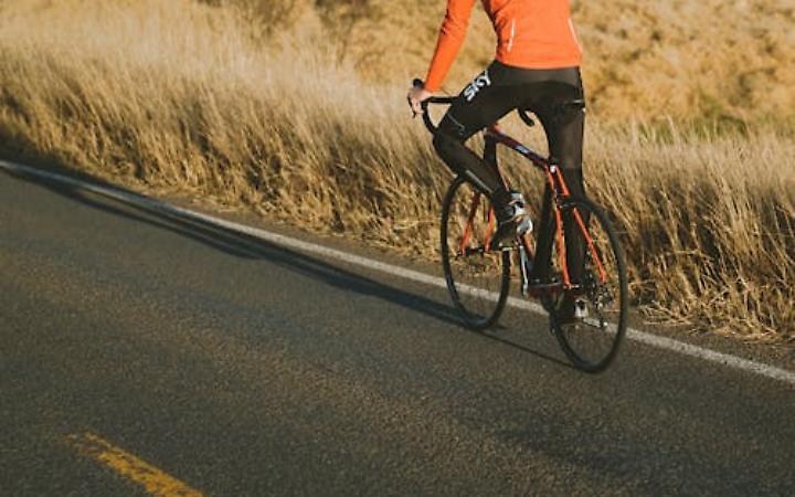 Brendola, furgone travolge ciclista e scappa: vittima grave, &egrave; caccia al pirata della strada
