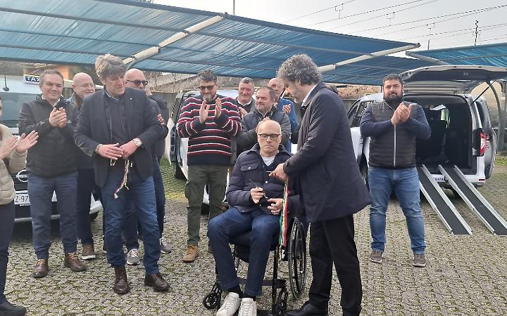 Taxi accessibili, Verona amplia il servizio: ora sono 20 le vetture attrezzate per persone con disabilit&agrave;