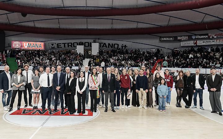 Basket, il Taliercio fa squadra contro la violenza: centinaia di studenti all&rsquo;evento Mede@